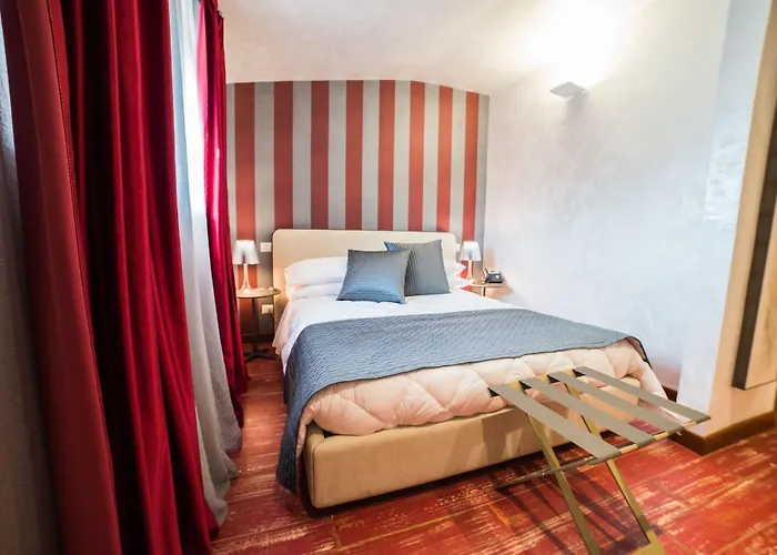 Otel The Place 217