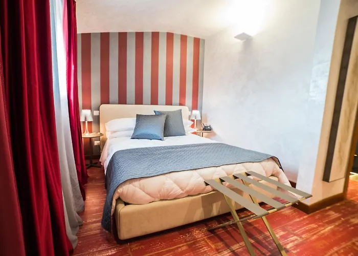 Otel The Place 217